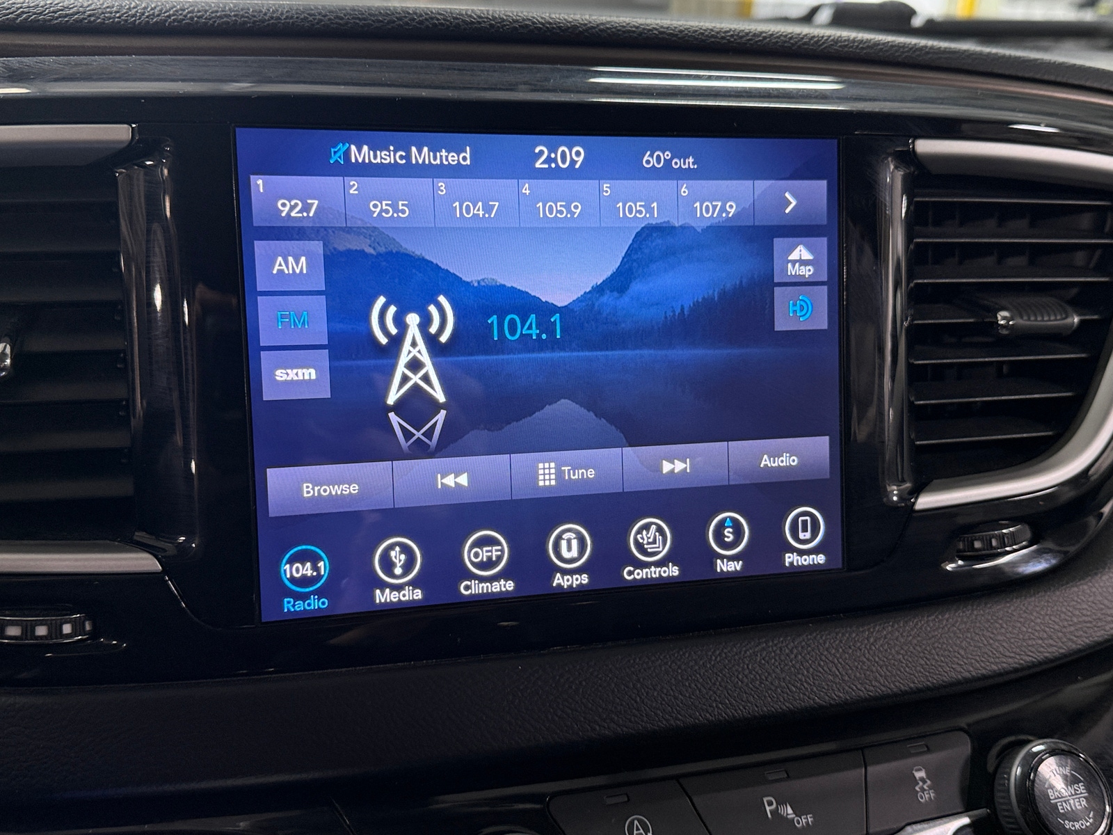 Thumbnail: 2019 Chrysler Pacifica - 3