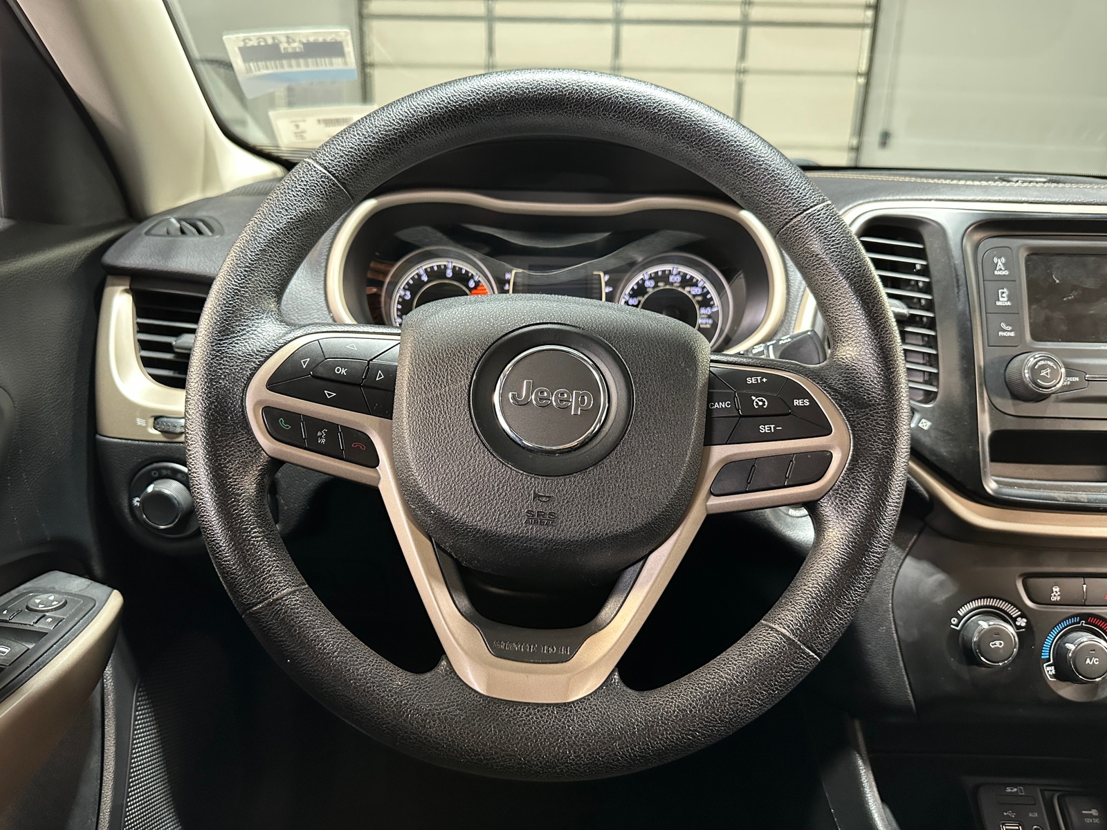 Thumbnail: 2017 Jeep Cherokee - 5