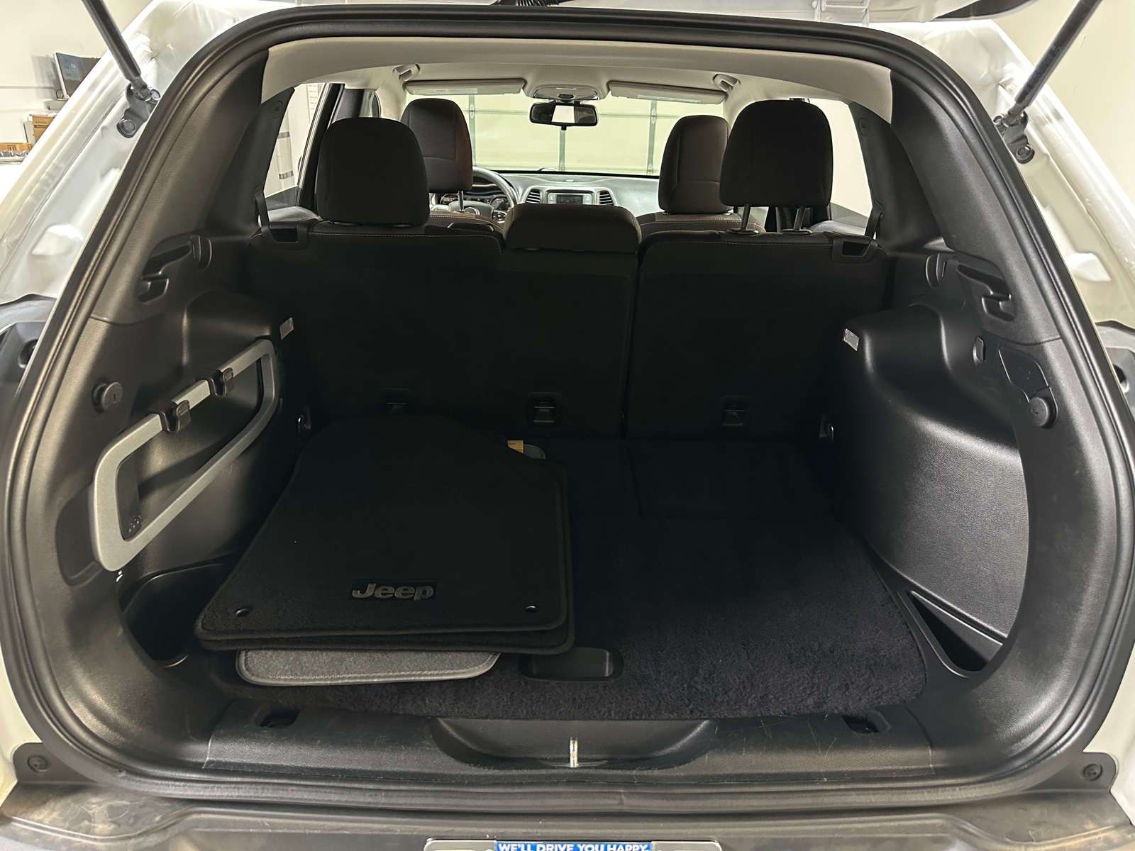 Thumbnail: 2017 Jeep Cherokee - 7