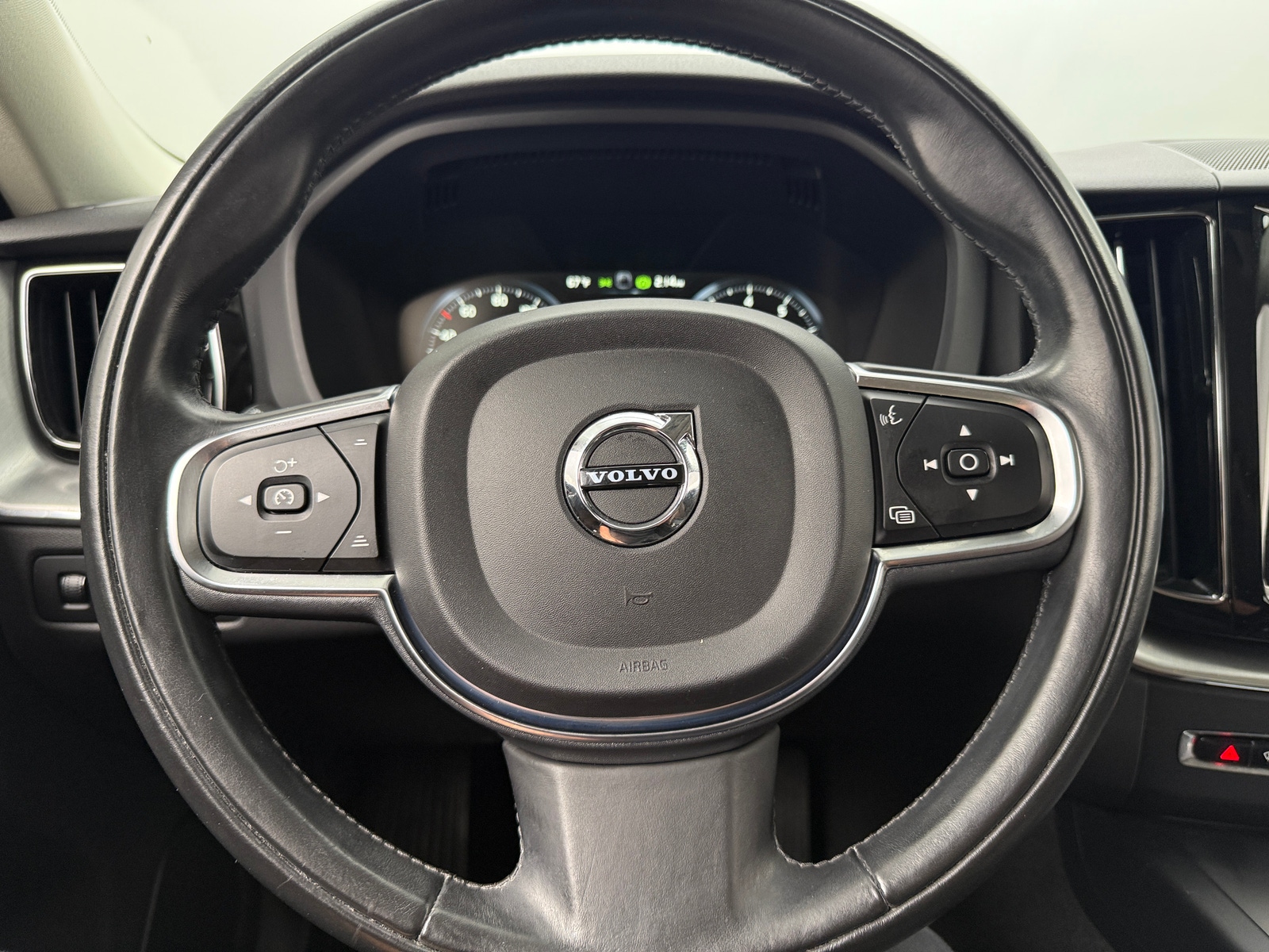 Thumbnail: 2019 Volvo XC60 - 4