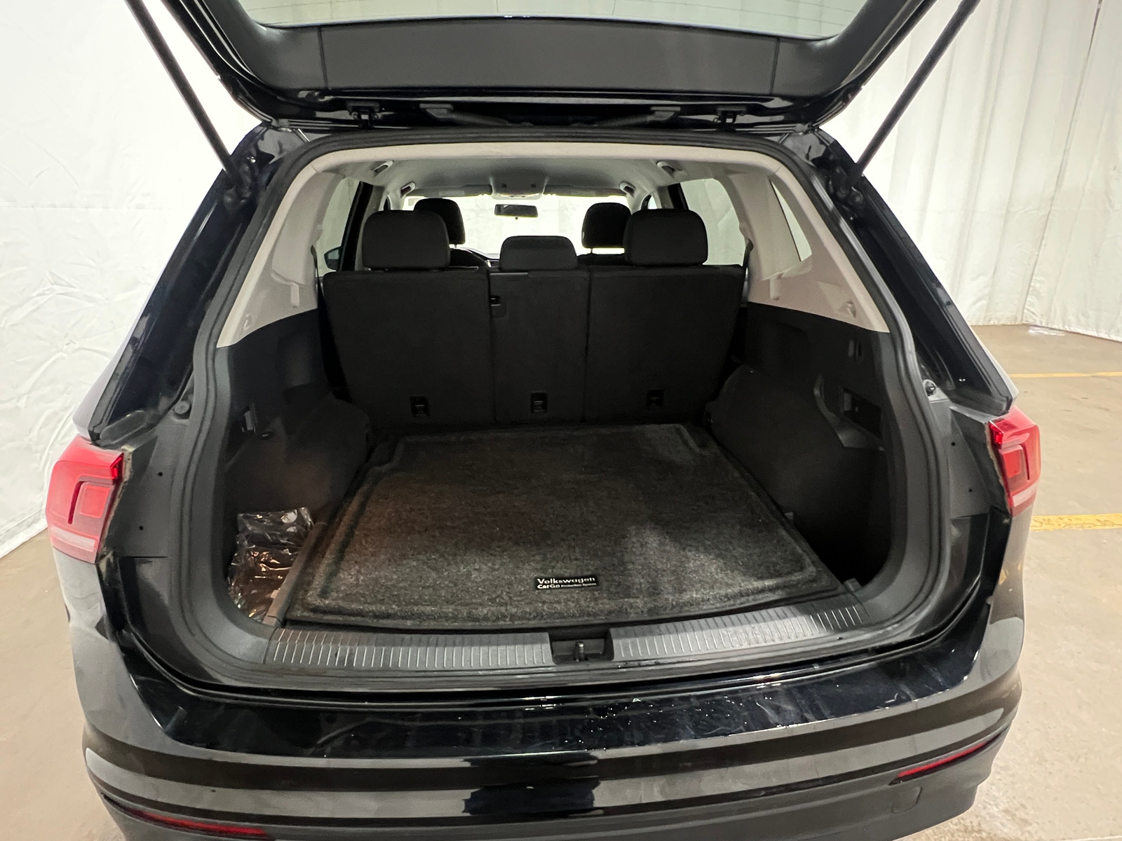 Thumbnail: 2018 Volkswagen Tiguan - 7