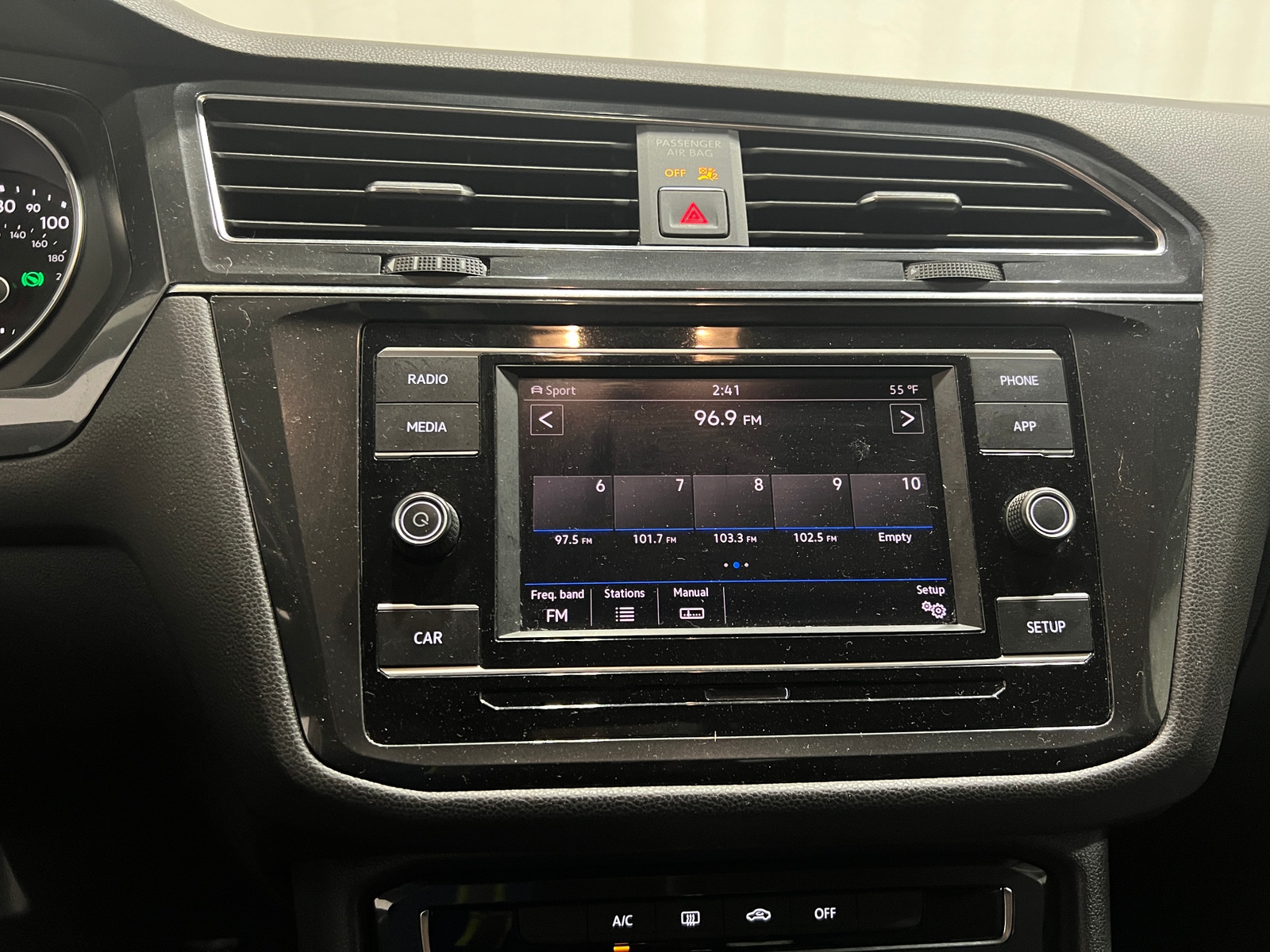 Thumbnail: 2018 Volkswagen Tiguan - 4