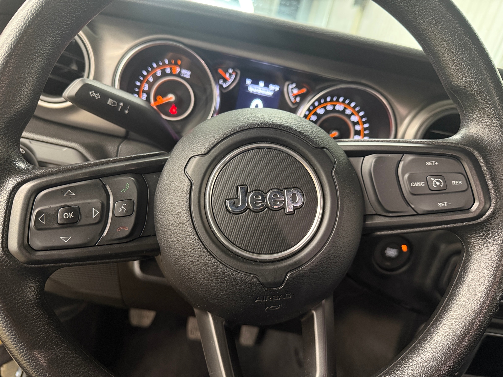 Thumbnail: 2023 Jeep Gladiator - 5