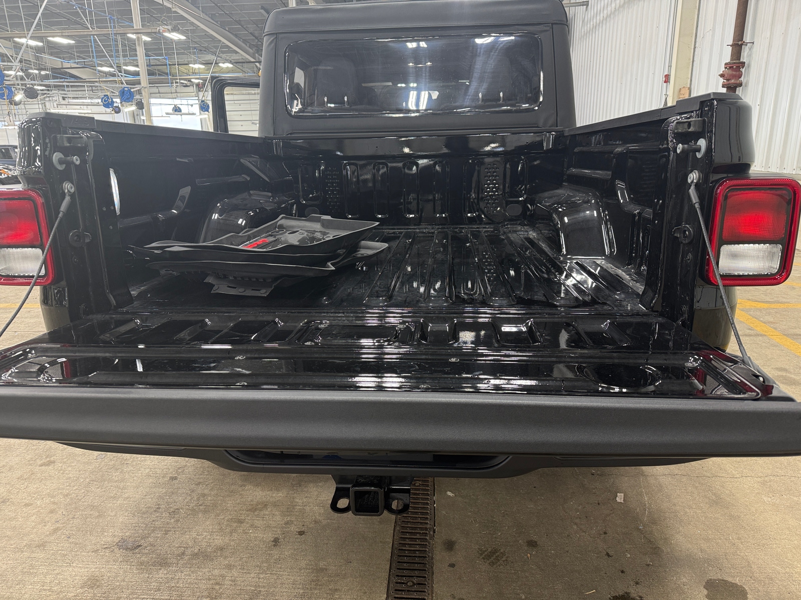 Thumbnail: 2023 Jeep Gladiator - 7