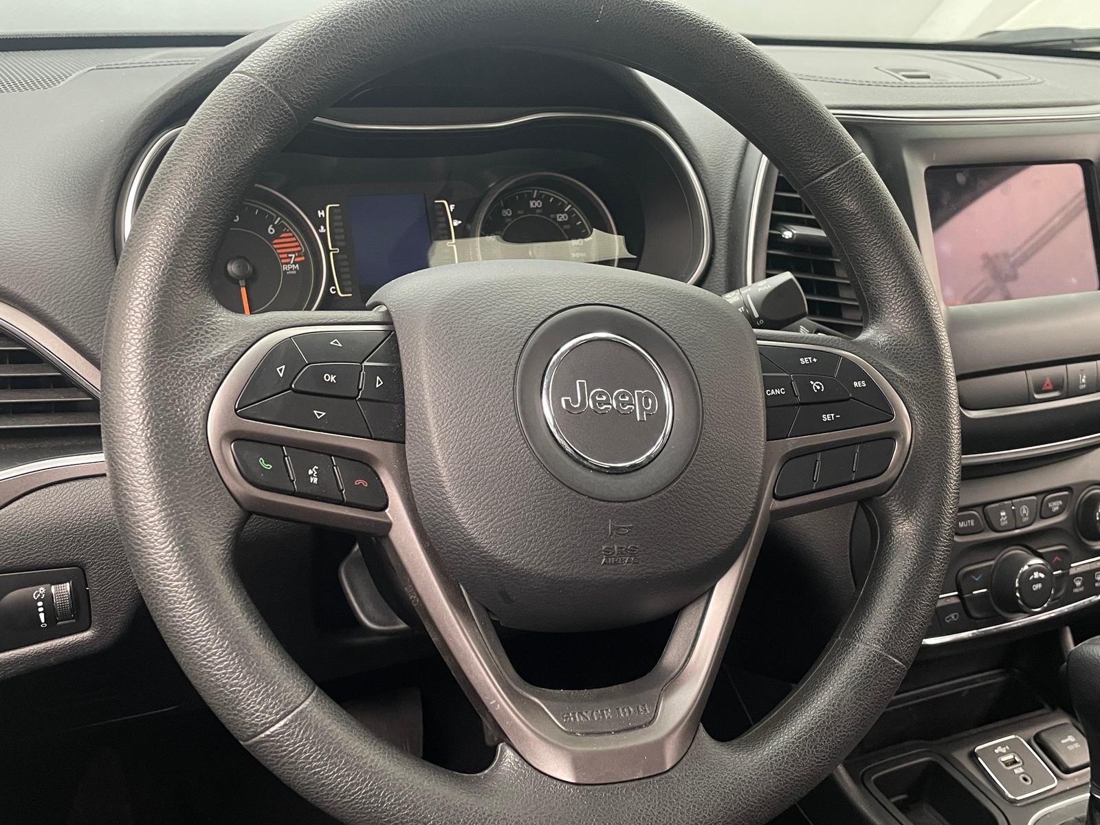 Thumbnail: 2021 Jeep Cherokee - 5