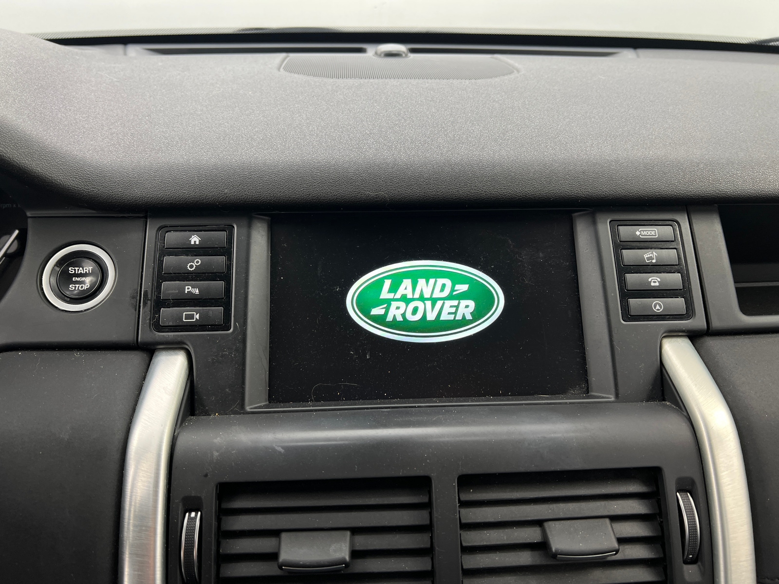 Thumbnail: 2019 Land Rover Discovery Sport - 3