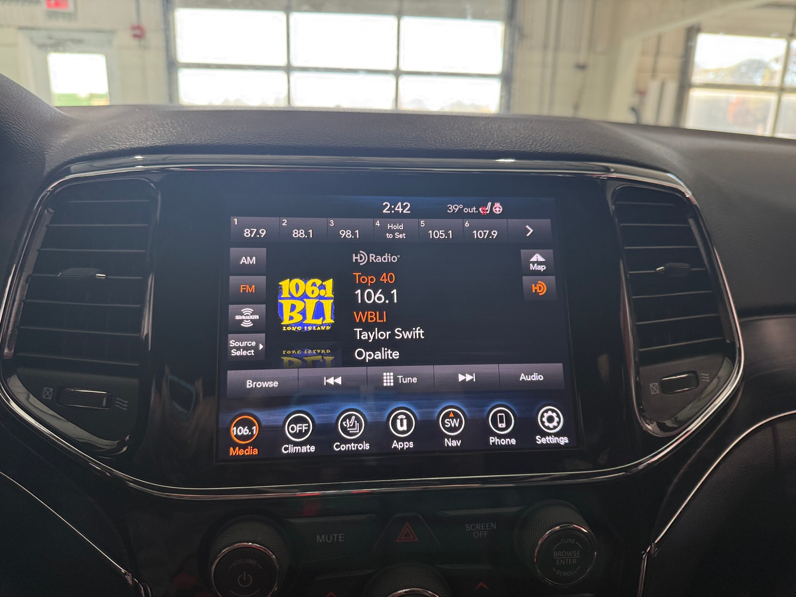 Thumbnail: 2020 Jeep Grand Cherokee - 3