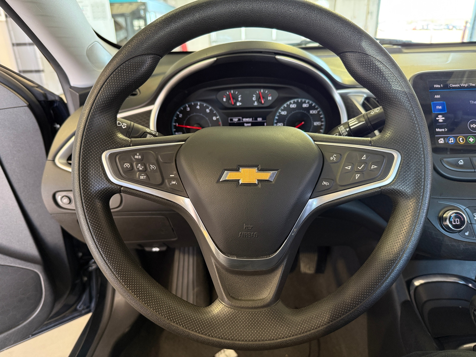 Thumbnail: 2023 Chevrolet Malibu - 5