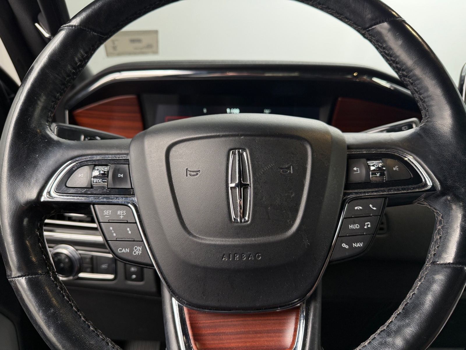 Thumbnail: 2021 Lincoln Navigator L - 4