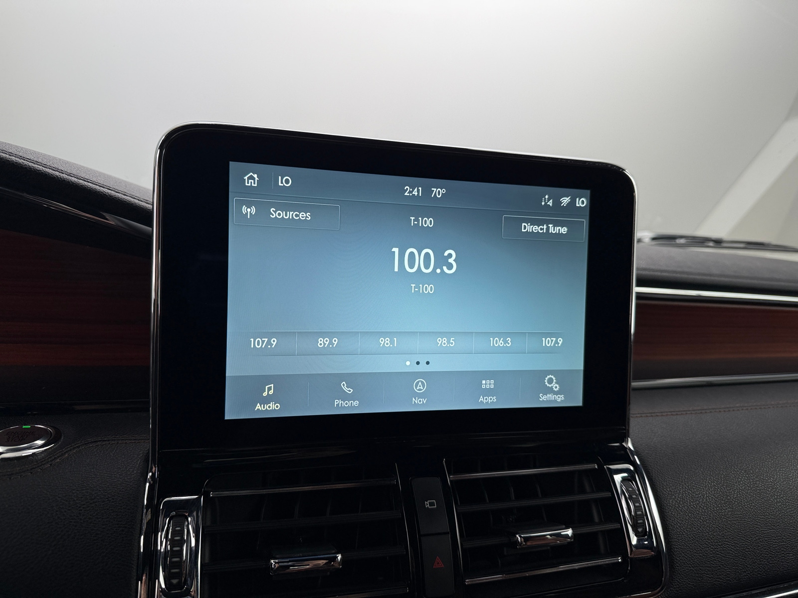 Thumbnail: 2021 Lincoln Navigator L - 3