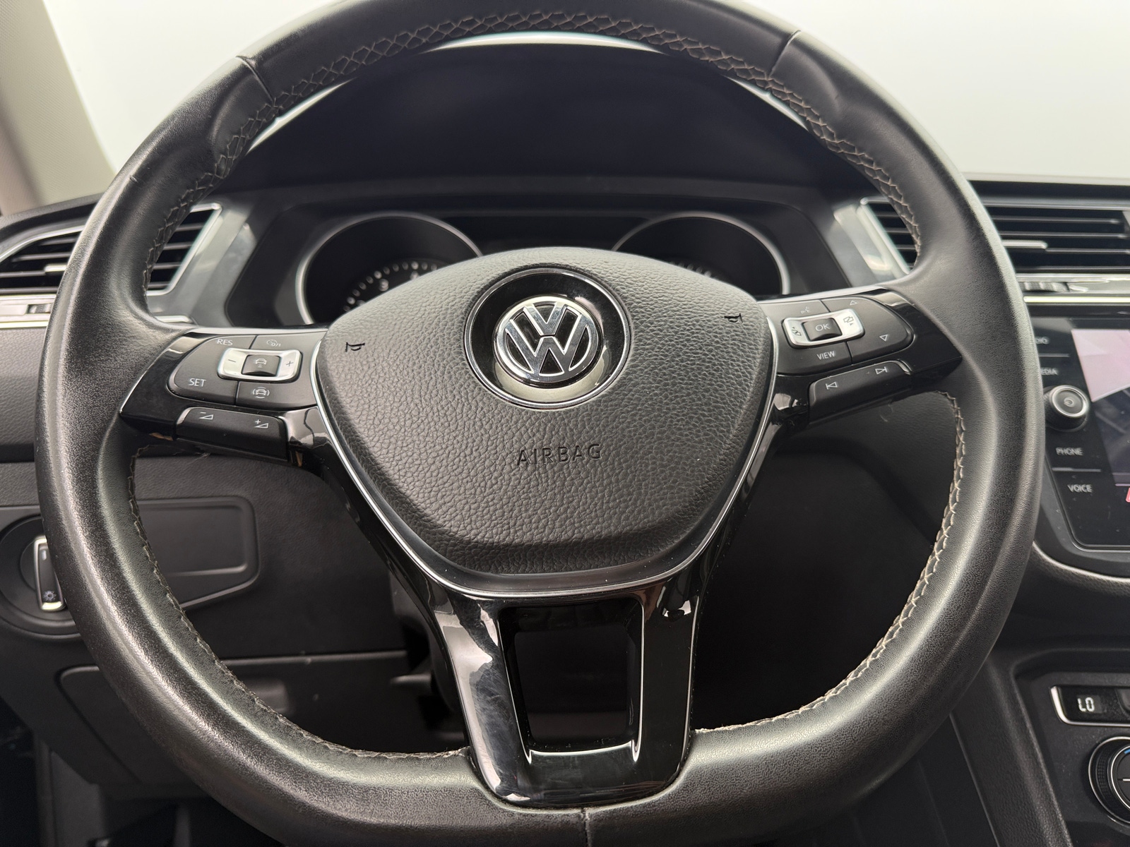 Thumbnail: 2021 Volkswagen Tiguan - 4