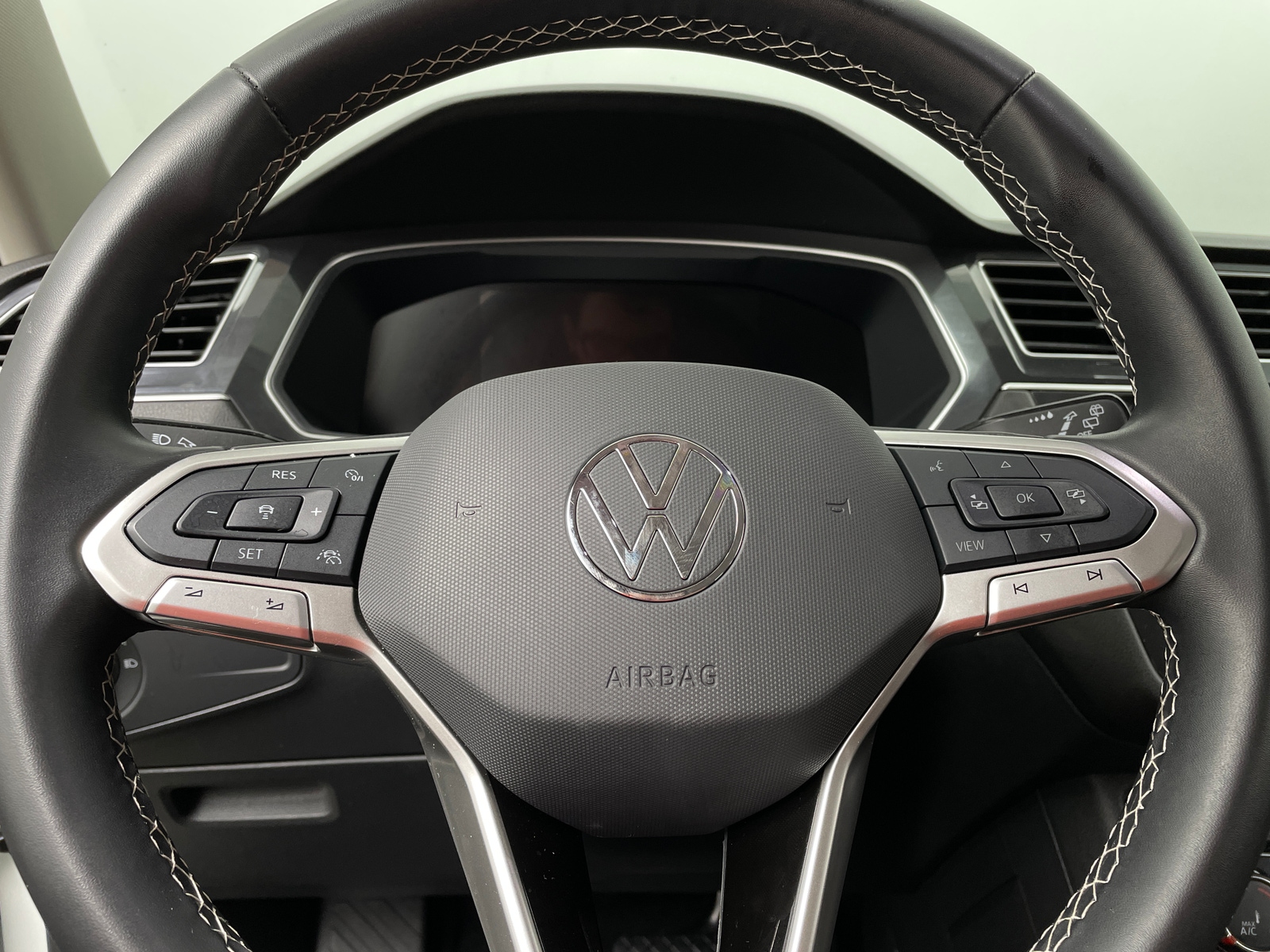 Thumbnail: 2024 Volkswagen Tiguan - 5