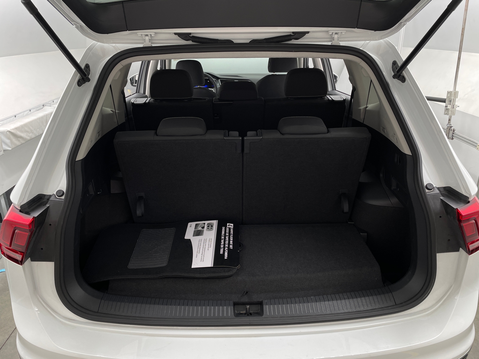 Thumbnail: 2024 Volkswagen Tiguan - 7