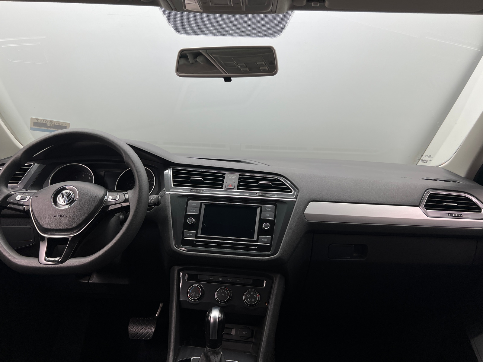 Thumbnail: 2020 Volkswagen Tiguan - 3