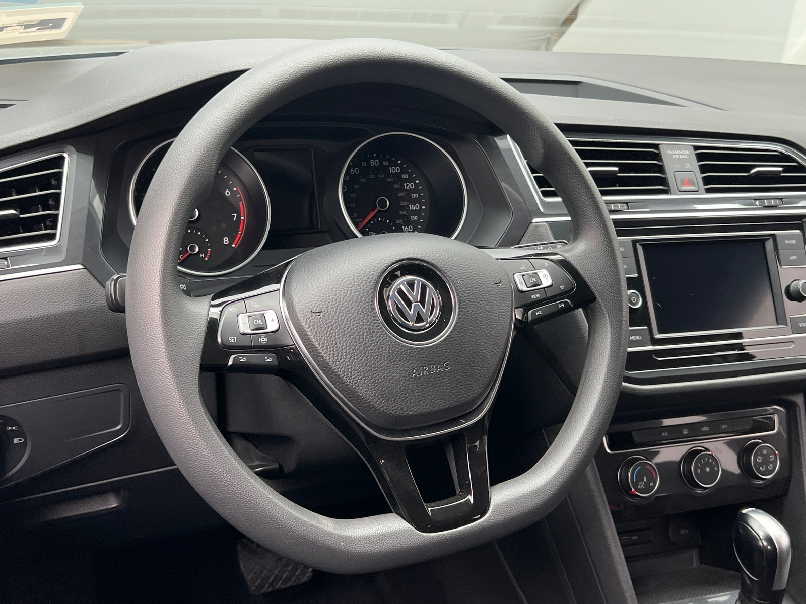 Thumbnail: 2020 Volkswagen Tiguan - 5