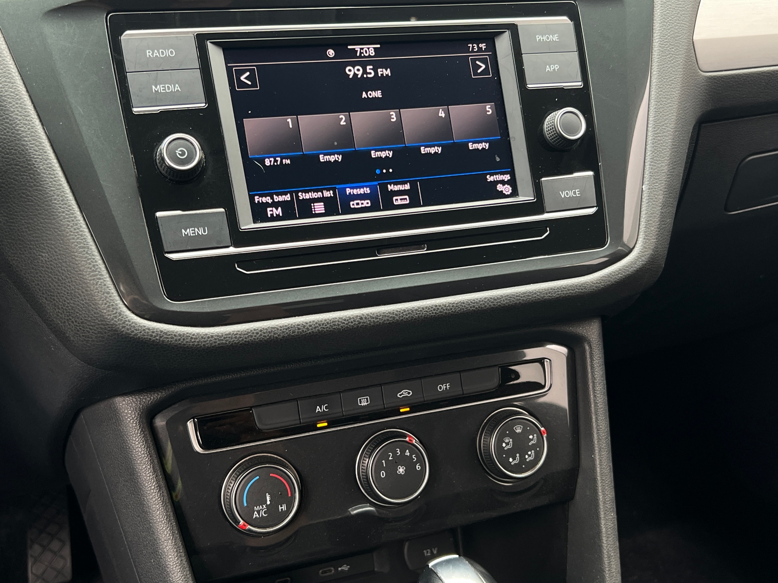 Thumbnail: 2020 Volkswagen Tiguan - 4