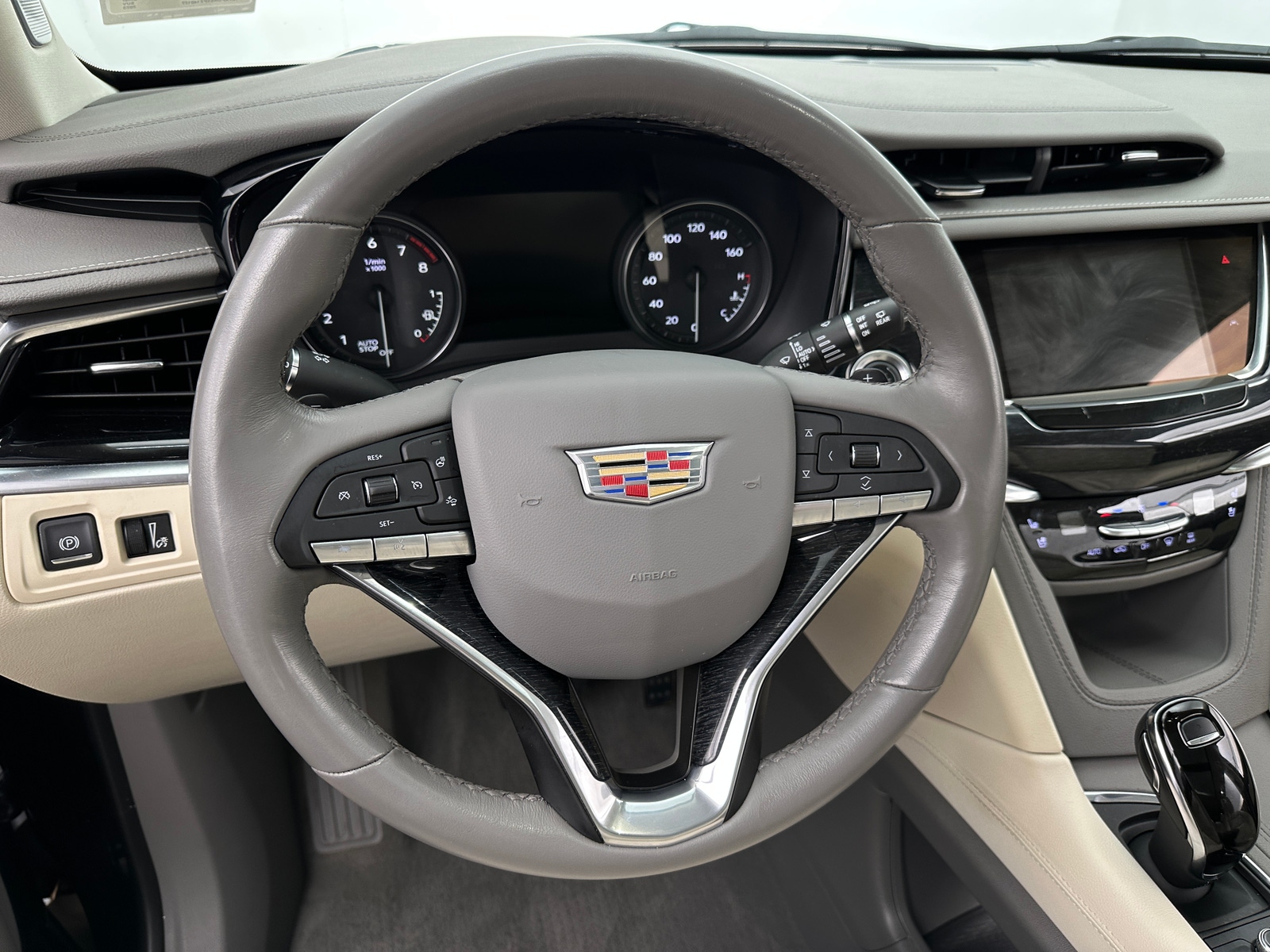 Thumbnail: 2023 Cadillac XT6 - 4