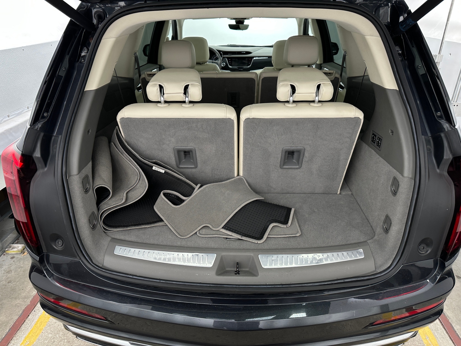 Thumbnail: 2023 Cadillac XT6 - 6