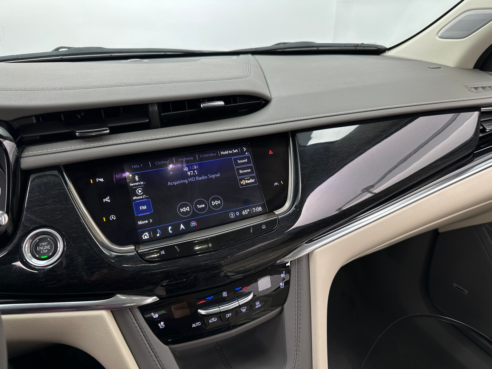 Thumbnail: 2023 Cadillac XT6 - 3