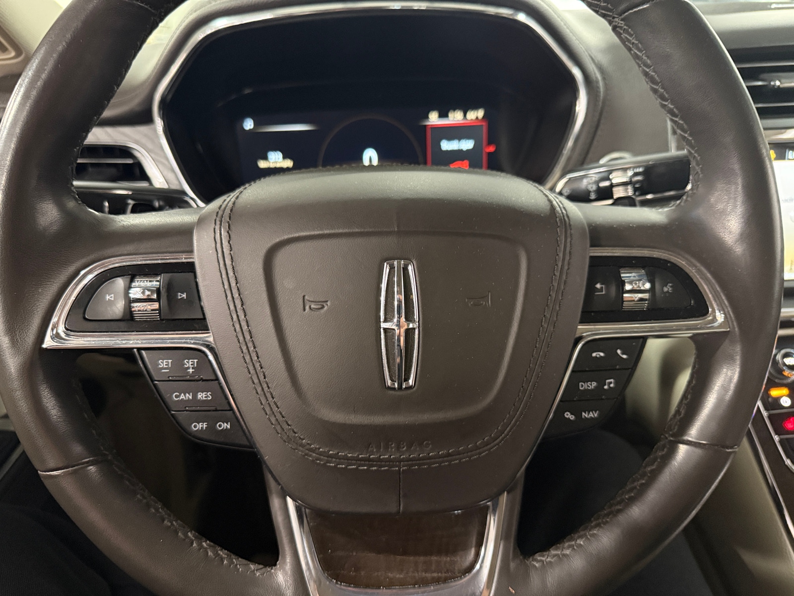 Thumbnail: 2018 Lincoln Continental - 4