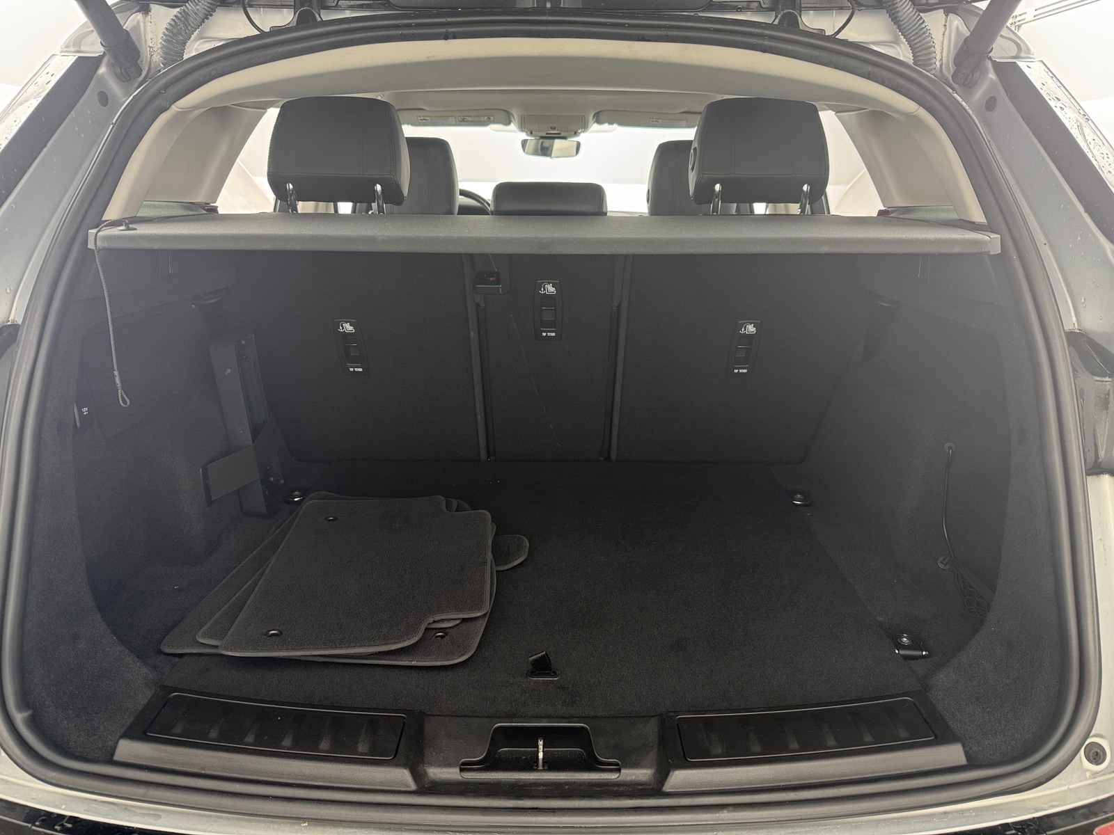 Thumbnail: 2020 Land Rover Range Rover Evoque - 6