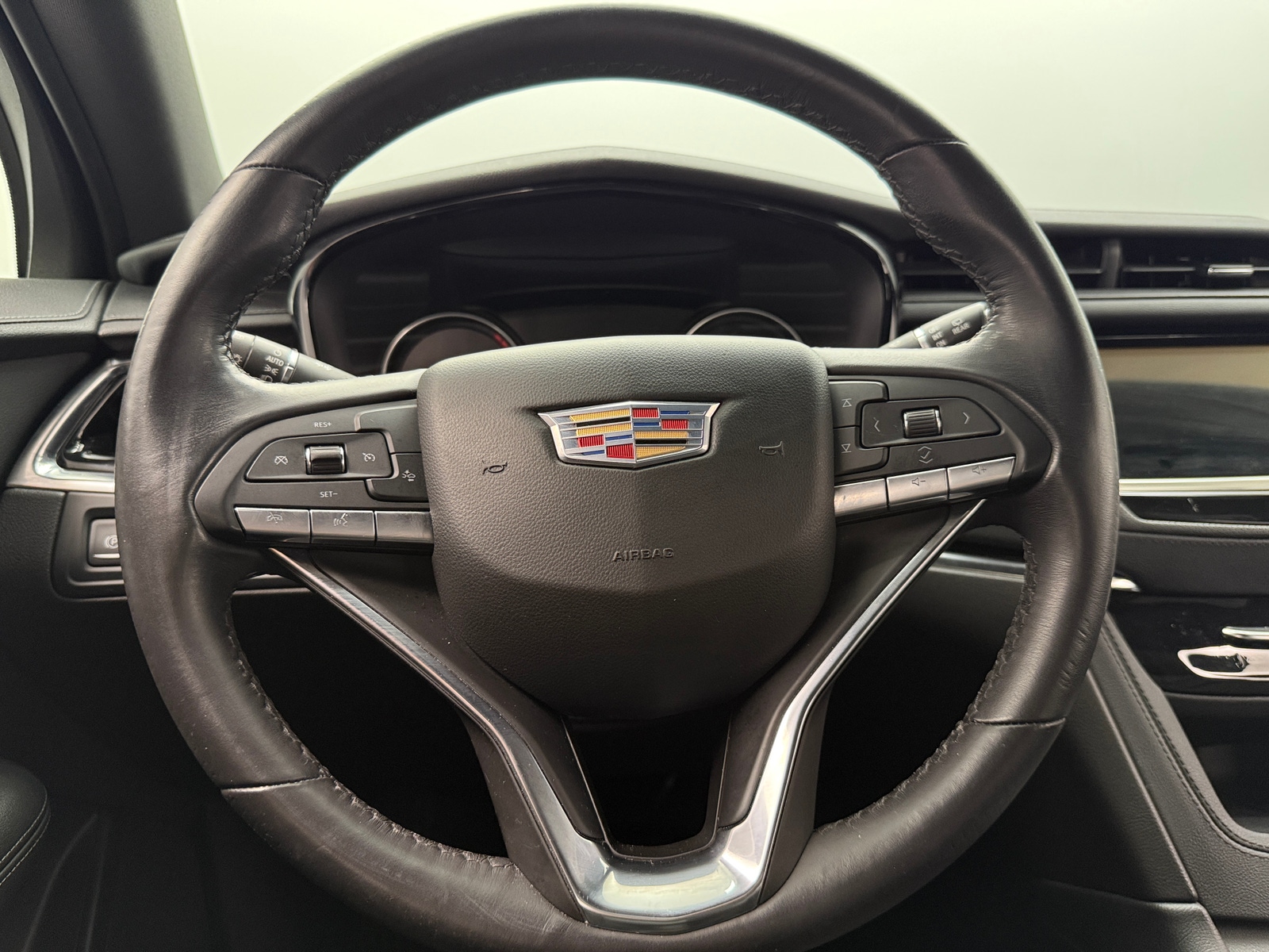 Thumbnail: 2021 Cadillac XT6 - 4