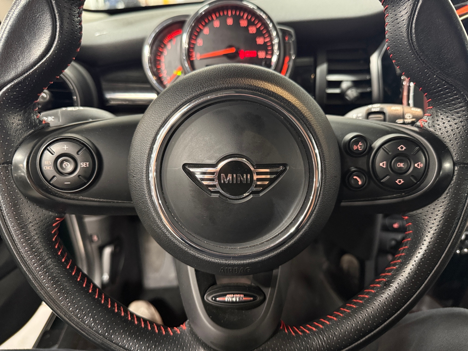 Thumbnail: 2019 MINI Cooper Hardtop - 4