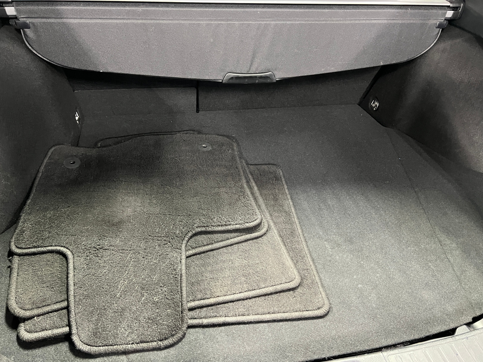 Thumbnail: 2022 Toyota Prius - 7