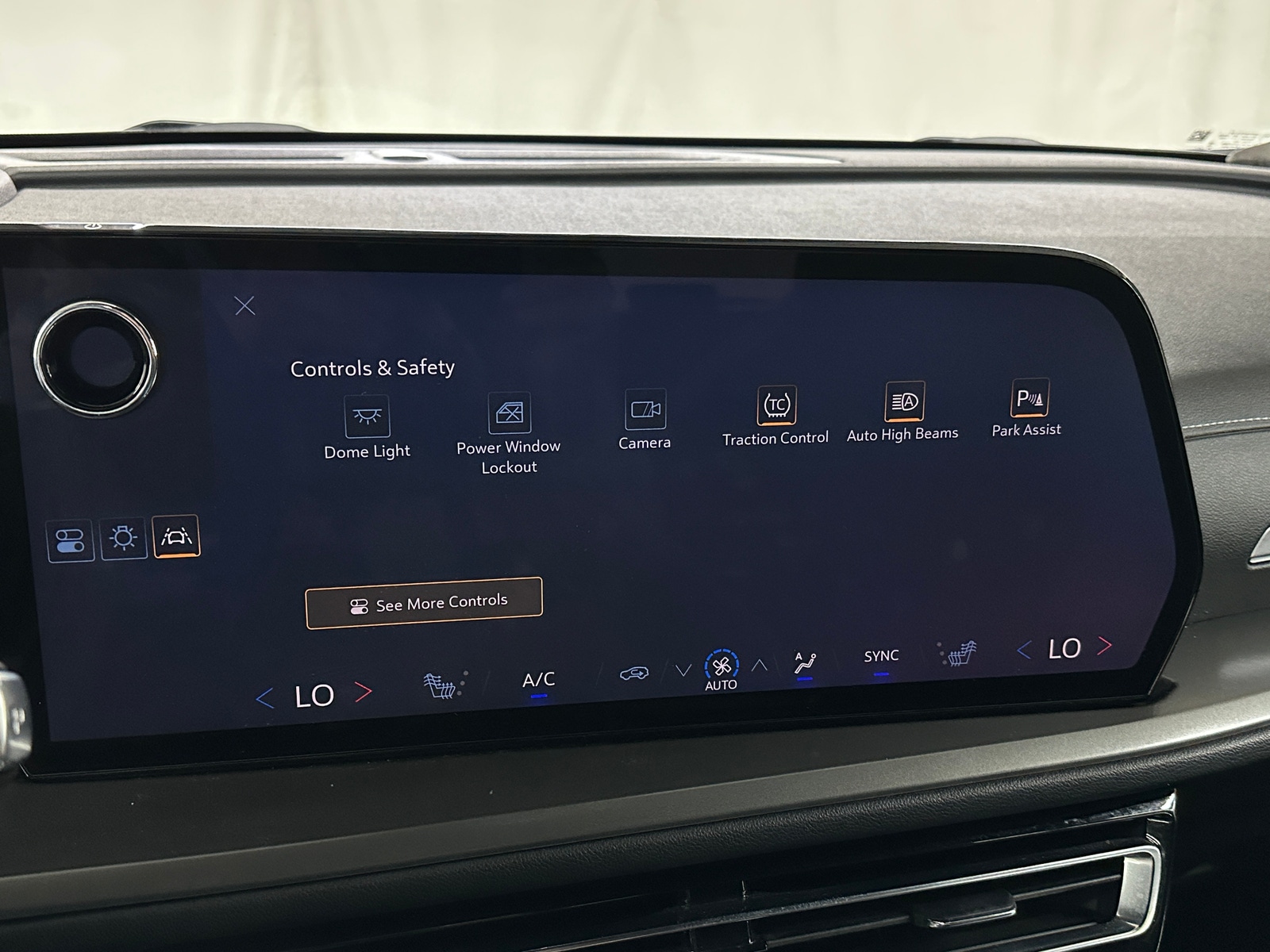 Thumbnail: 2025 Chevrolet Traverse - 4