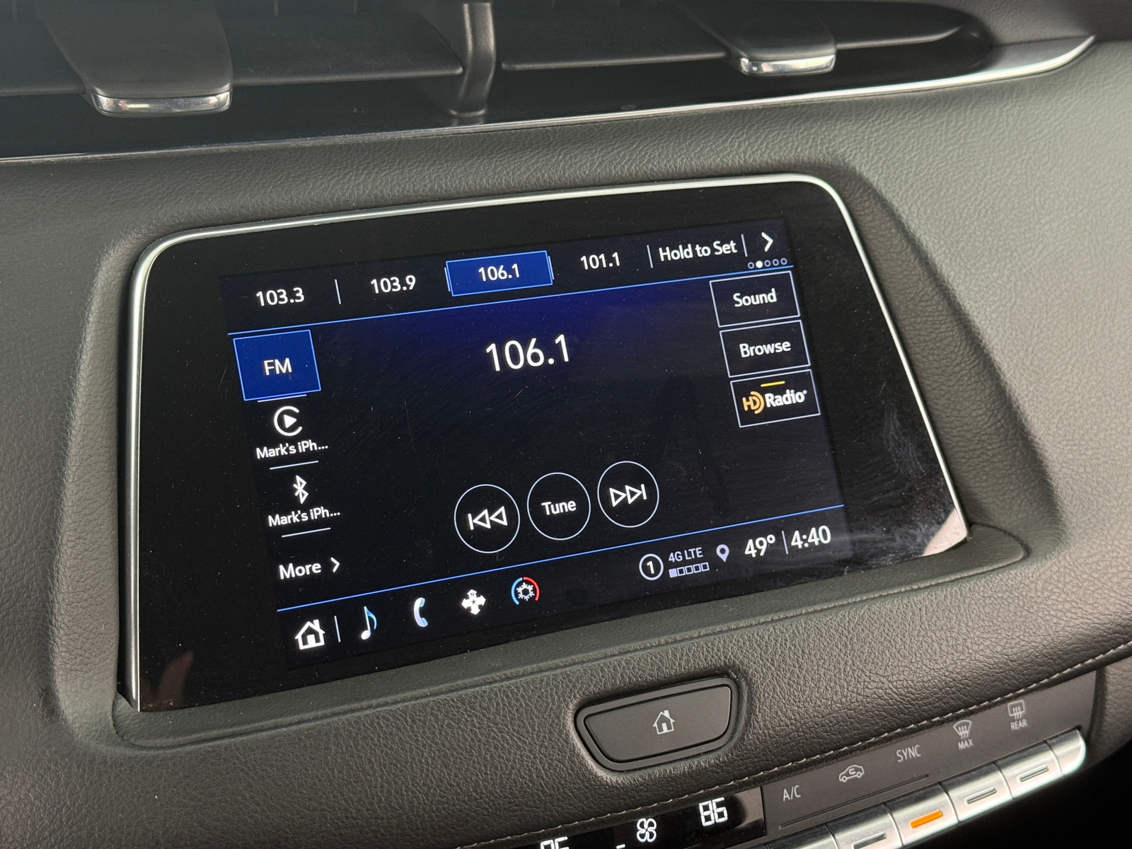 Thumbnail: 2023 Cadillac XT4 - 3