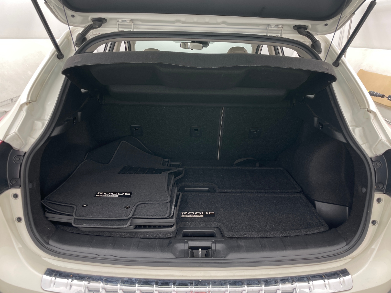 Thumbnail: 2017 Nissan Rogue Sport - 6