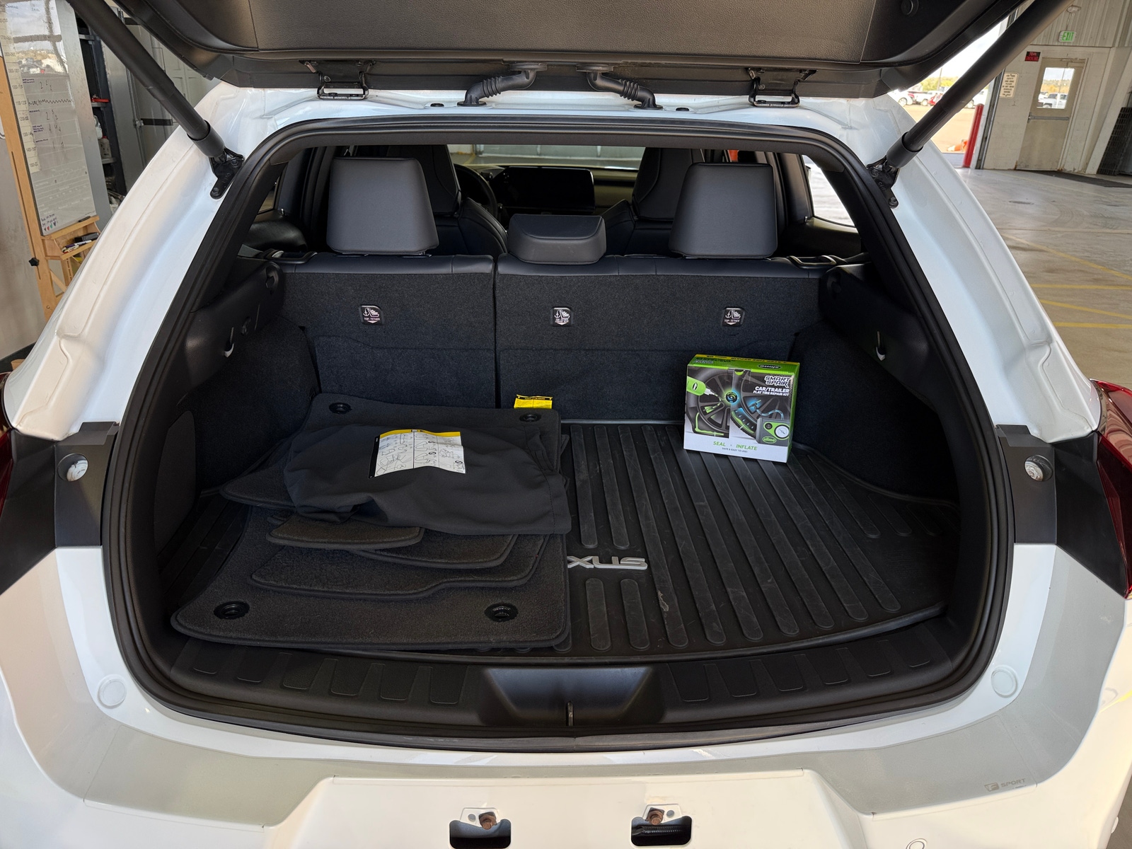 Thumbnail: 2023 Lexus UX - 6