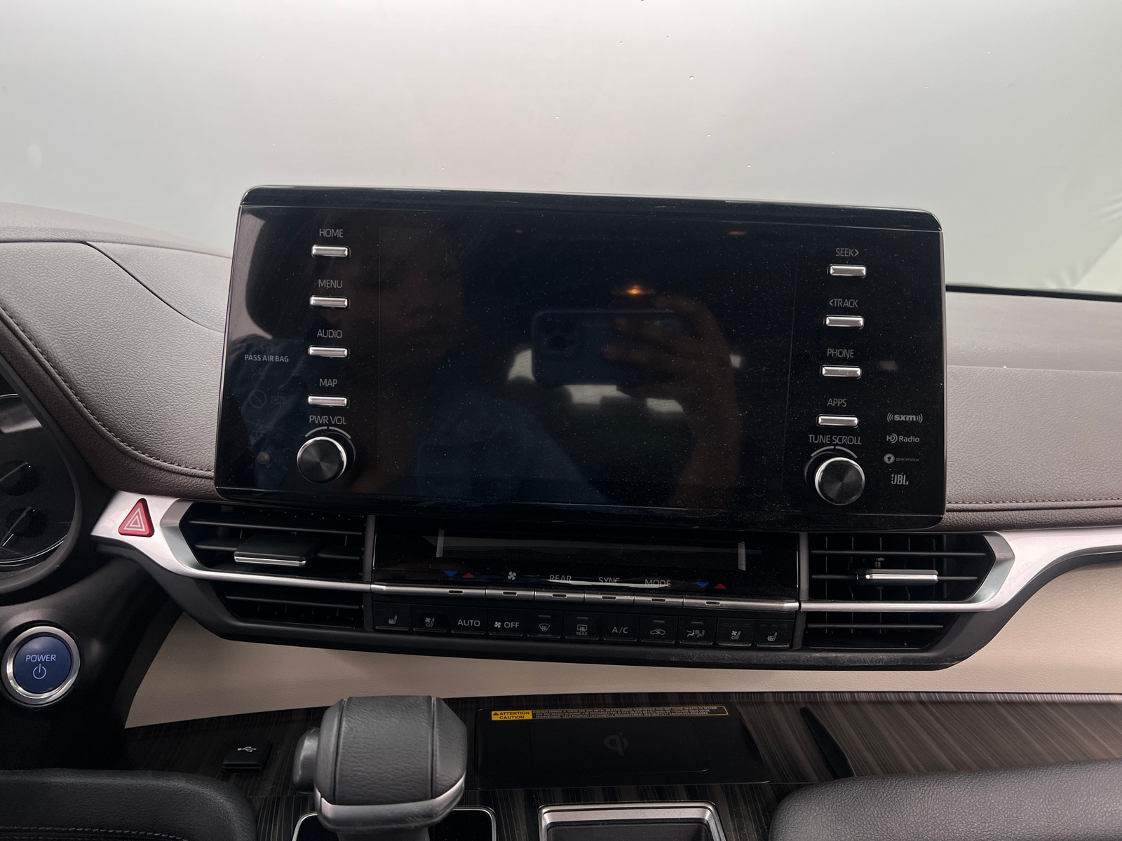 Thumbnail: 2024 Toyota Sienna - 3