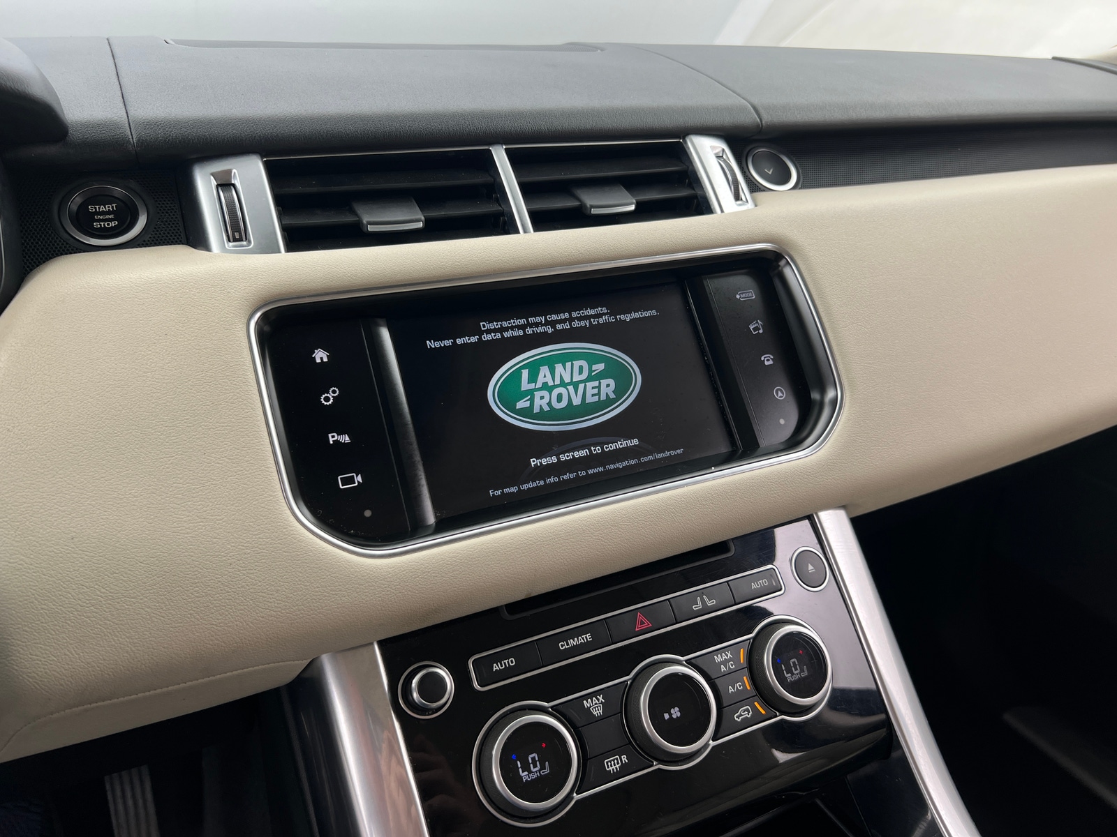 Thumbnail: 2016 Land Rover Range Rover Sport - 3