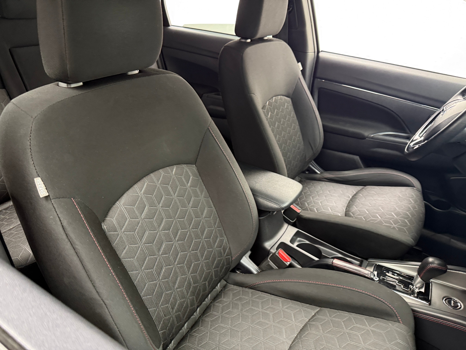 Thumbnail: 2020 Mitsubishi Outlander Sport - 2