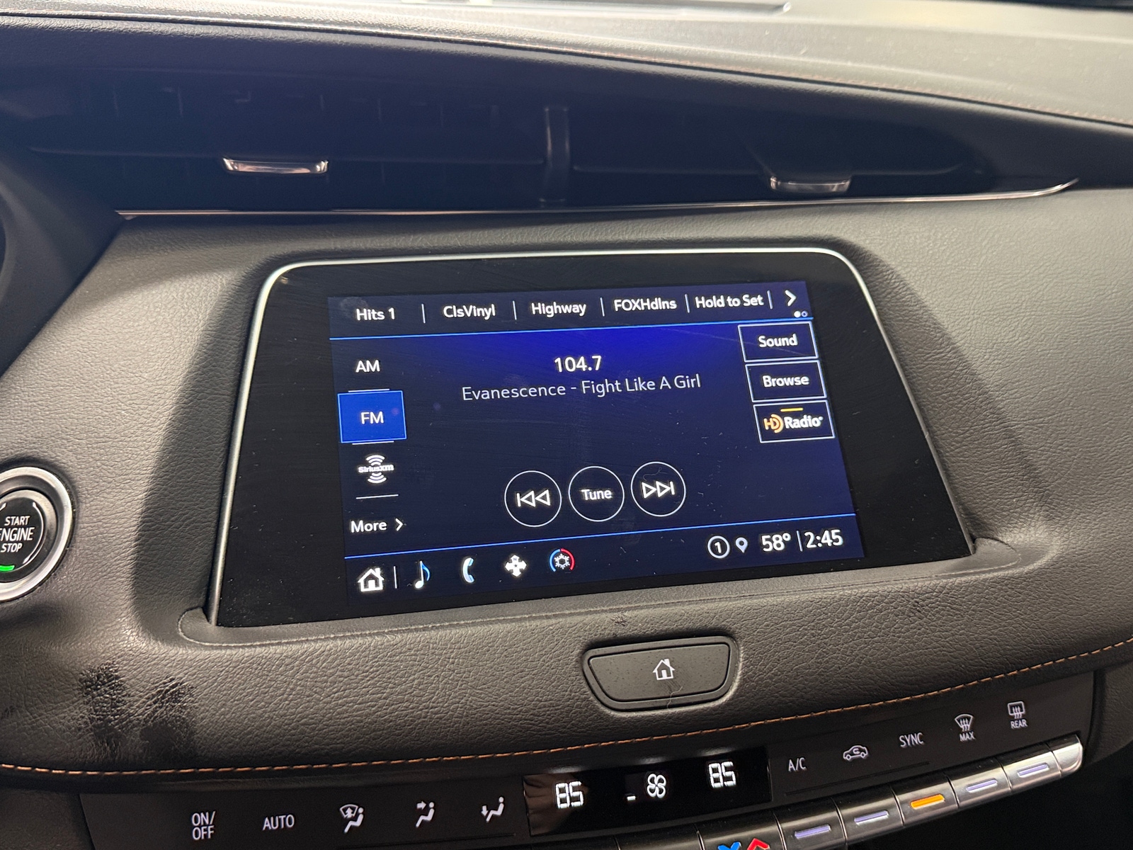 Thumbnail: 2023 Cadillac XT4 - 3