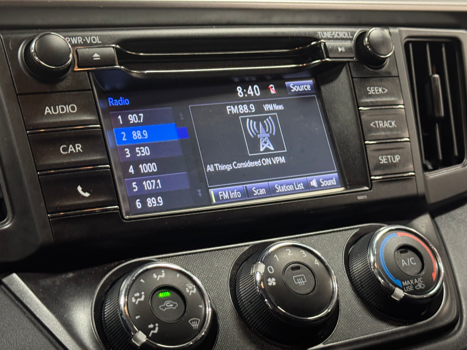 Thumbnail: 2018 Toyota RAV4 - 4