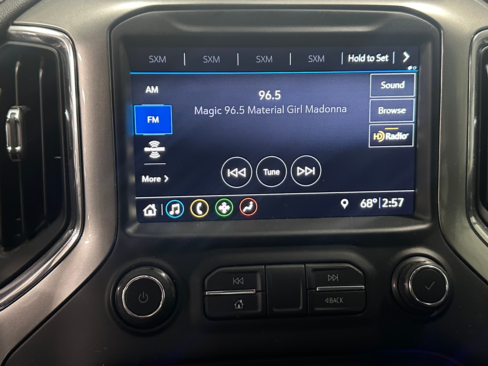 Thumbnail: 2019 Chevrolet Silverado 1500 - 4