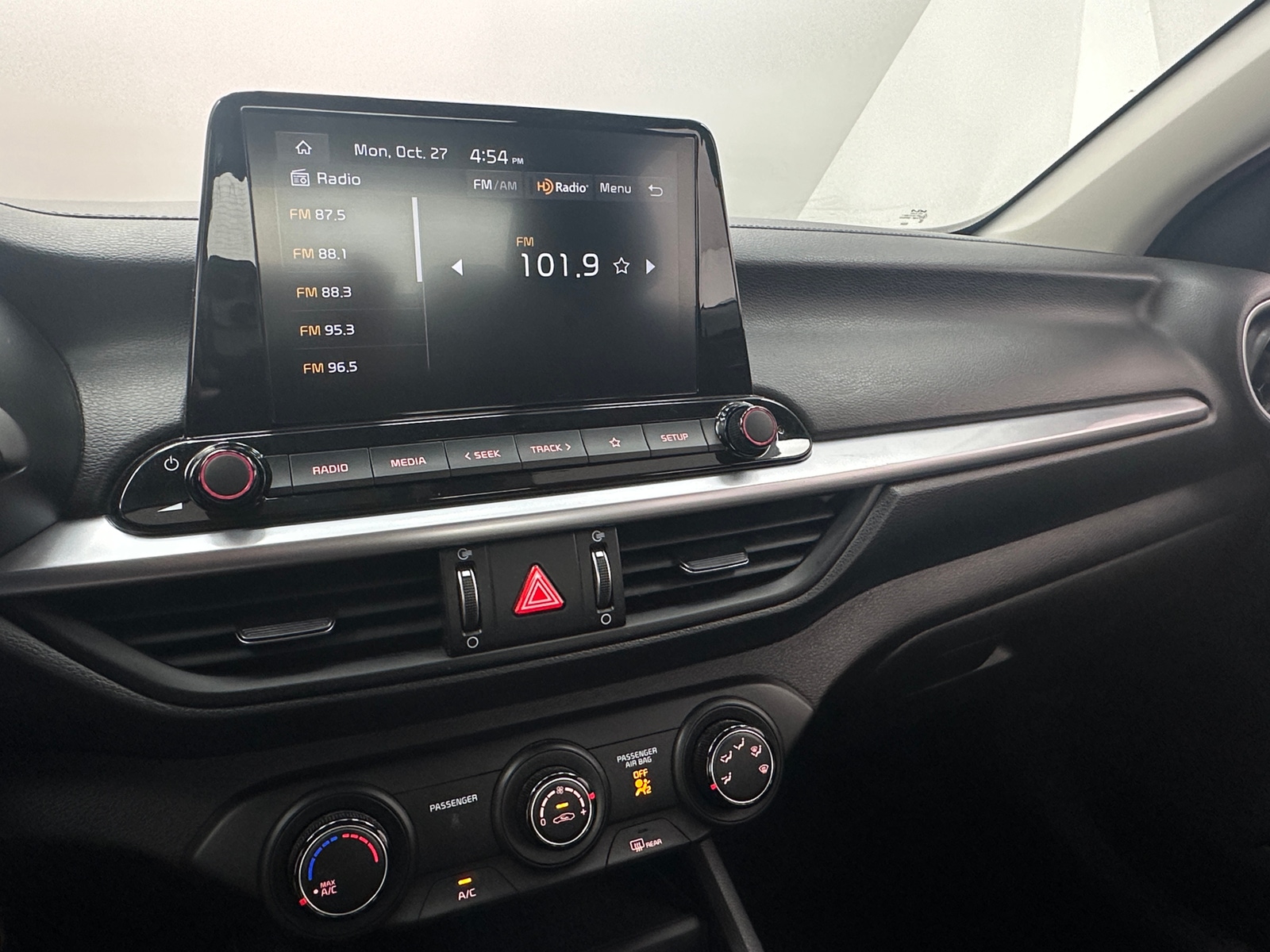 Thumbnail: 2023 Kia Forte - 4