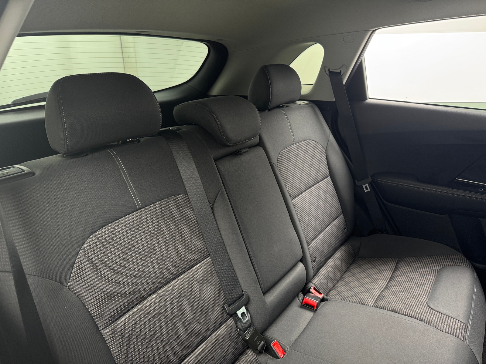 Thumbnail: 2020 Kia Niro - 6