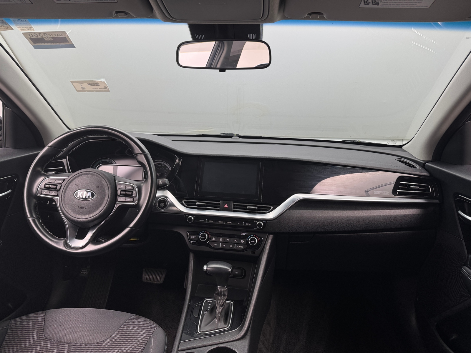 Thumbnail: 2020 Kia Niro - 3