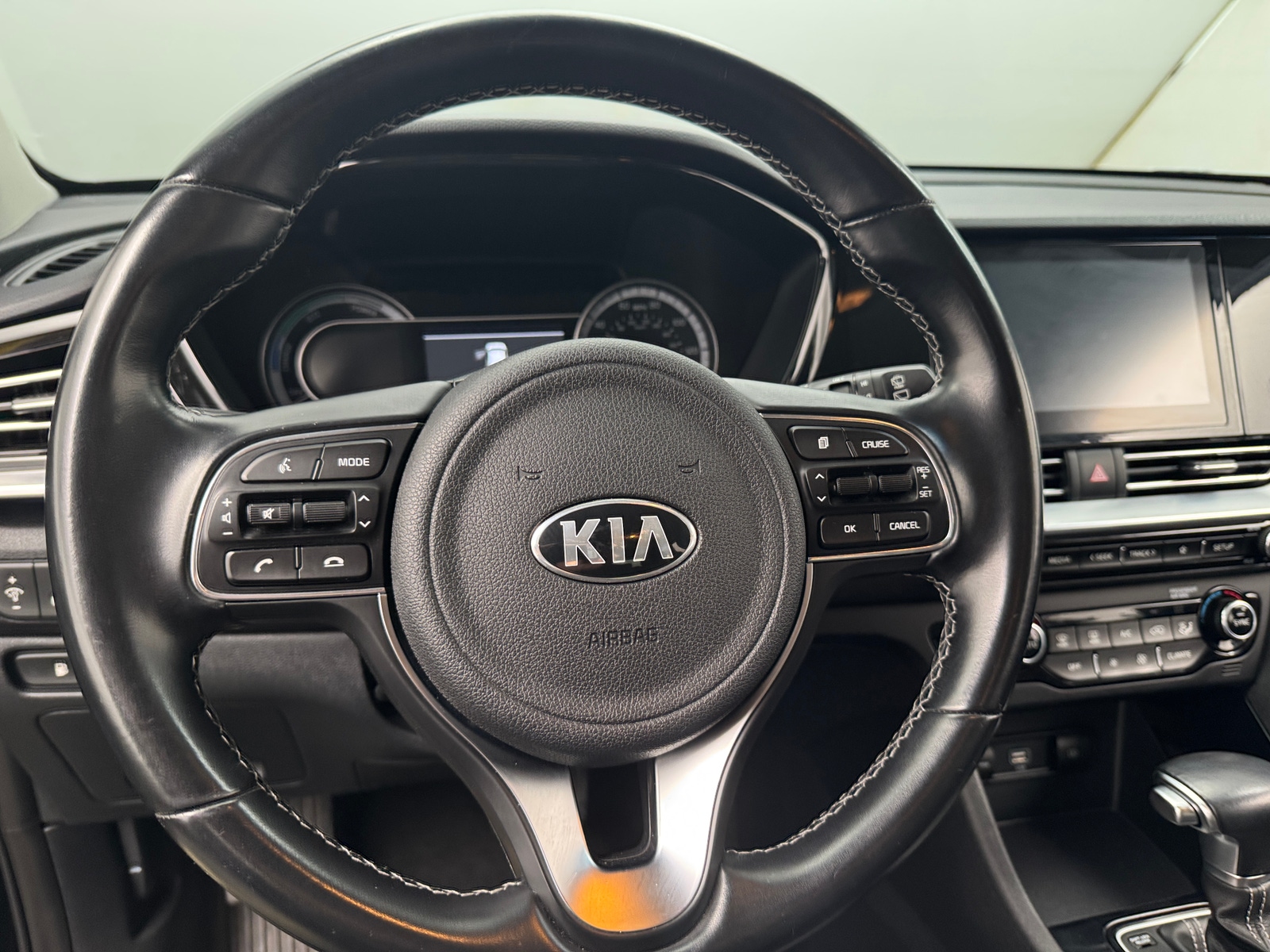 Thumbnail: 2020 Kia Niro - 5