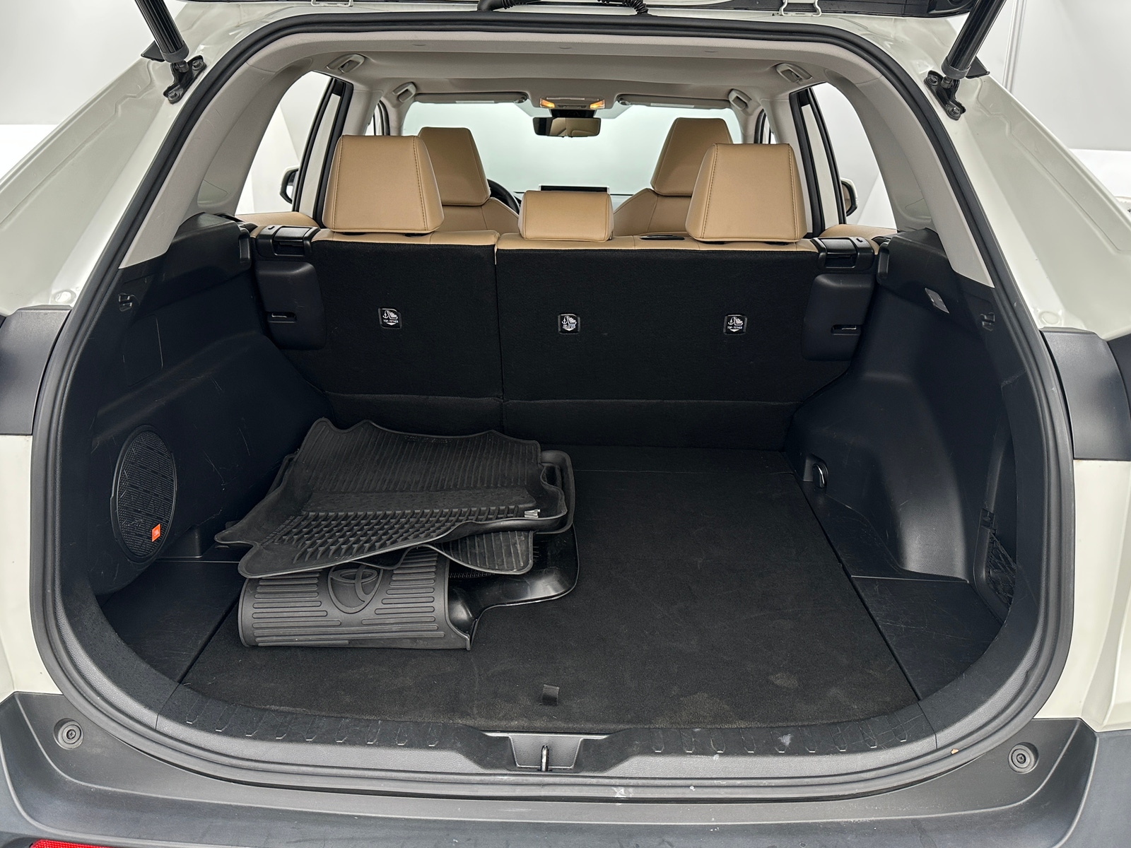 Thumbnail: 2020 Toyota RAV4 - 6