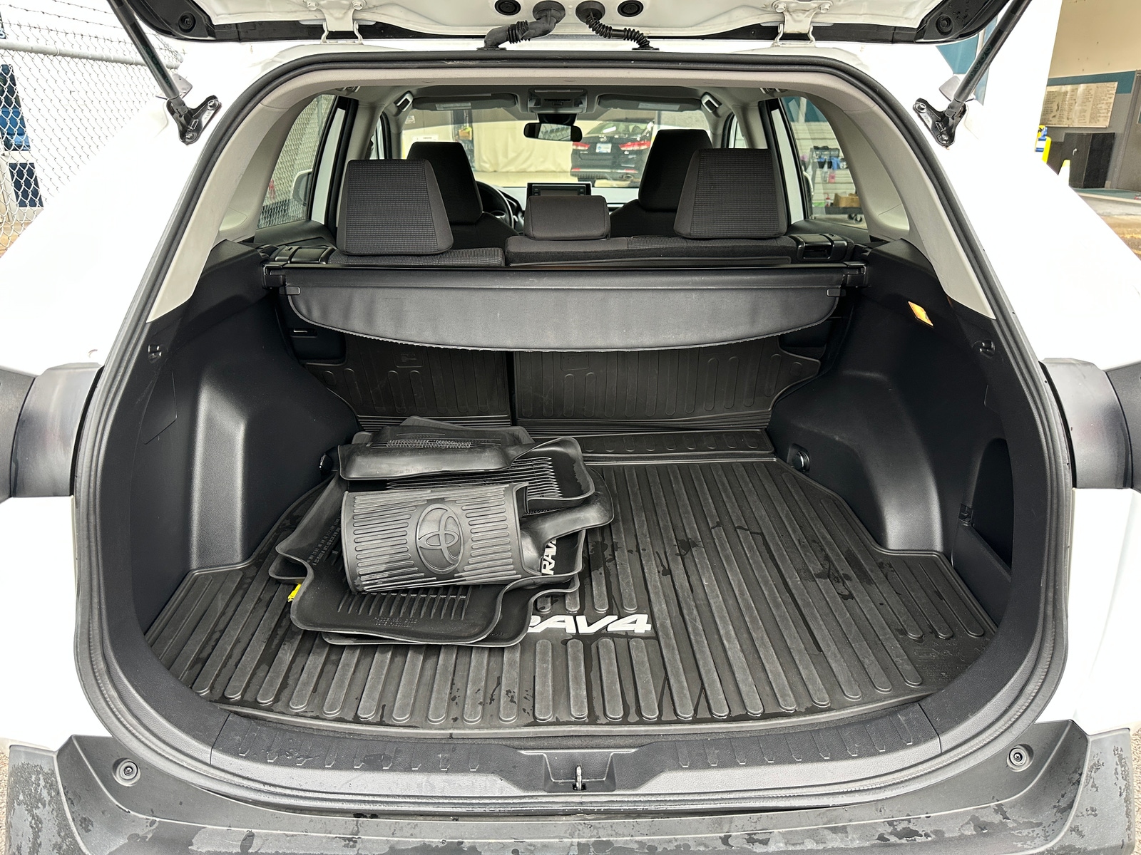 Thumbnail: 2020 Toyota RAV4 - 7