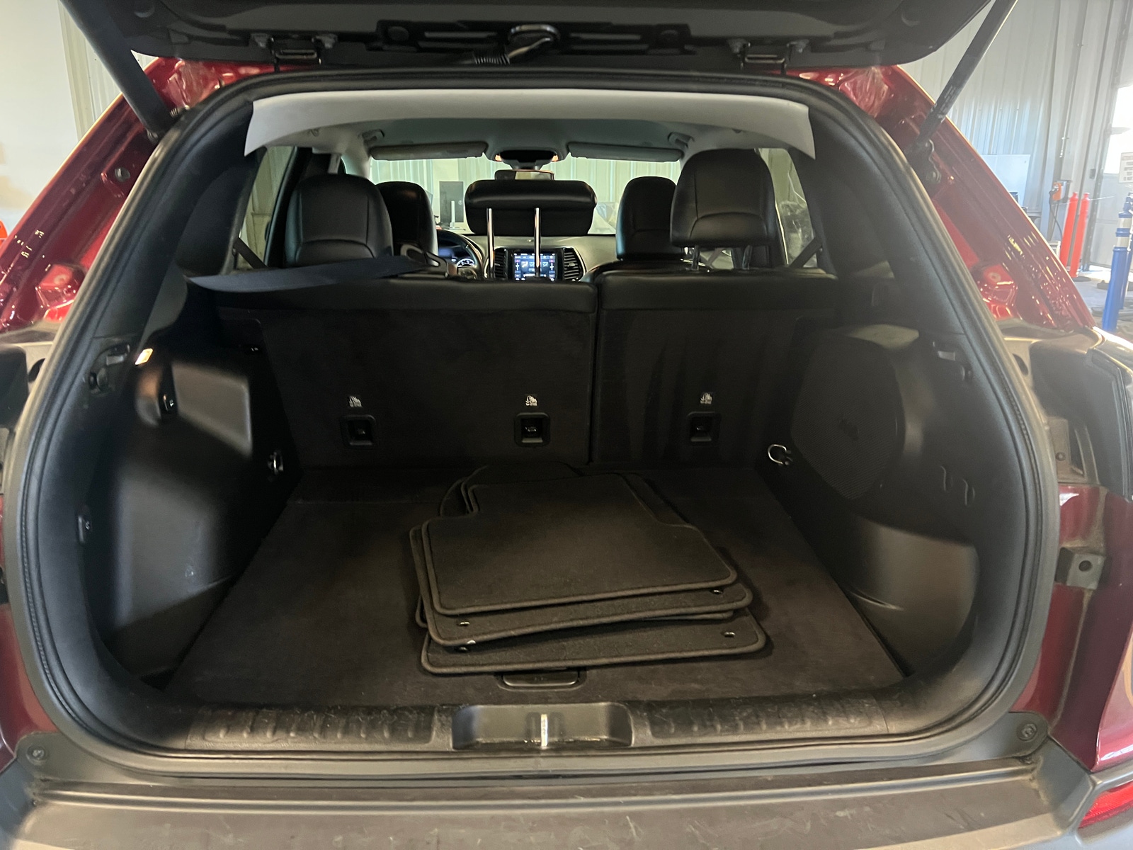 Thumbnail: 2019 Jeep Cherokee - 6