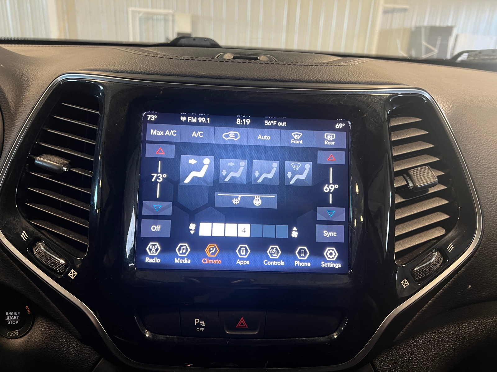 Thumbnail: 2019 Jeep Cherokee - 3