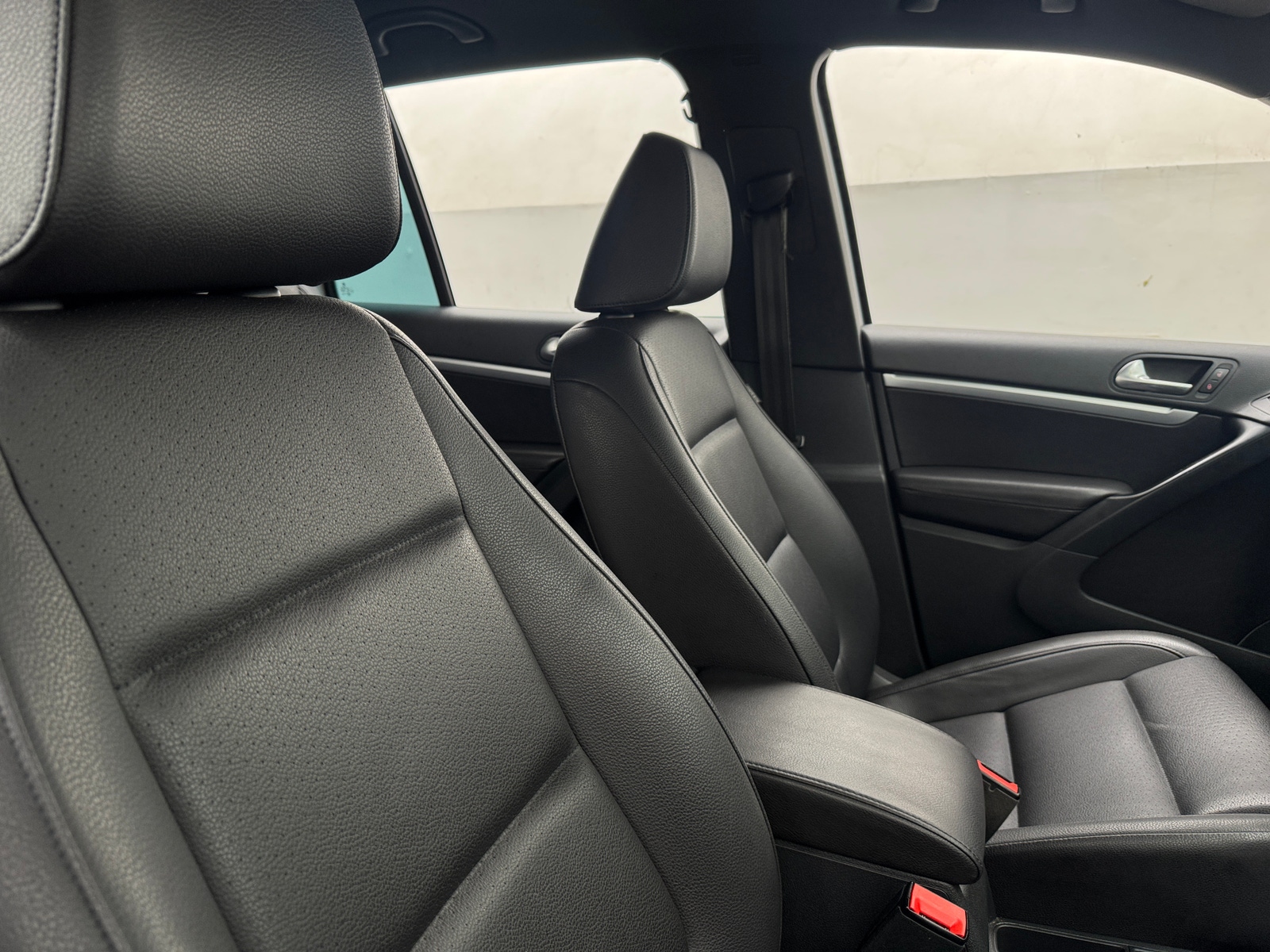 Thumbnail: 2016 Volkswagen Tiguan - 2