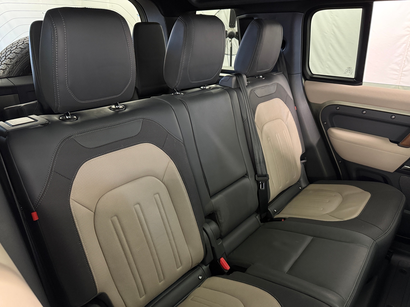 Thumbnail: 2022 Land Rover Defender - 6