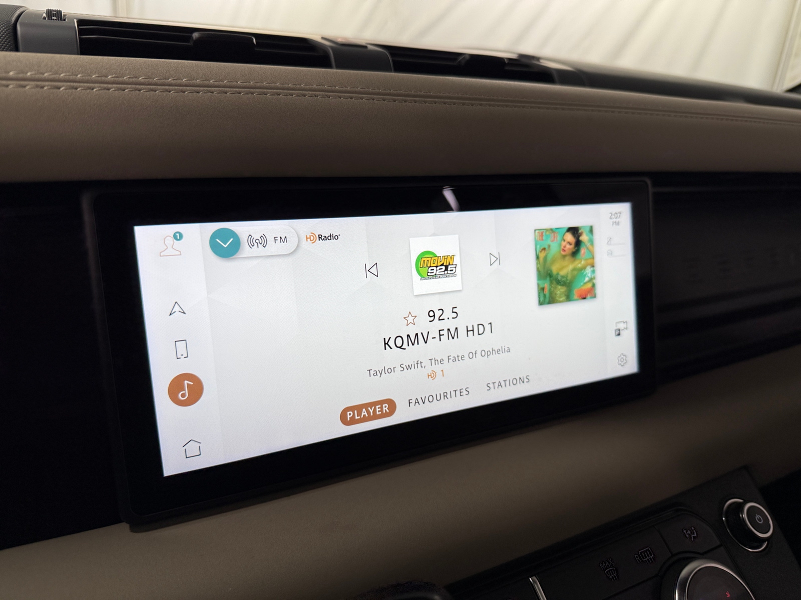 Thumbnail: 2022 Land Rover Defender - 4