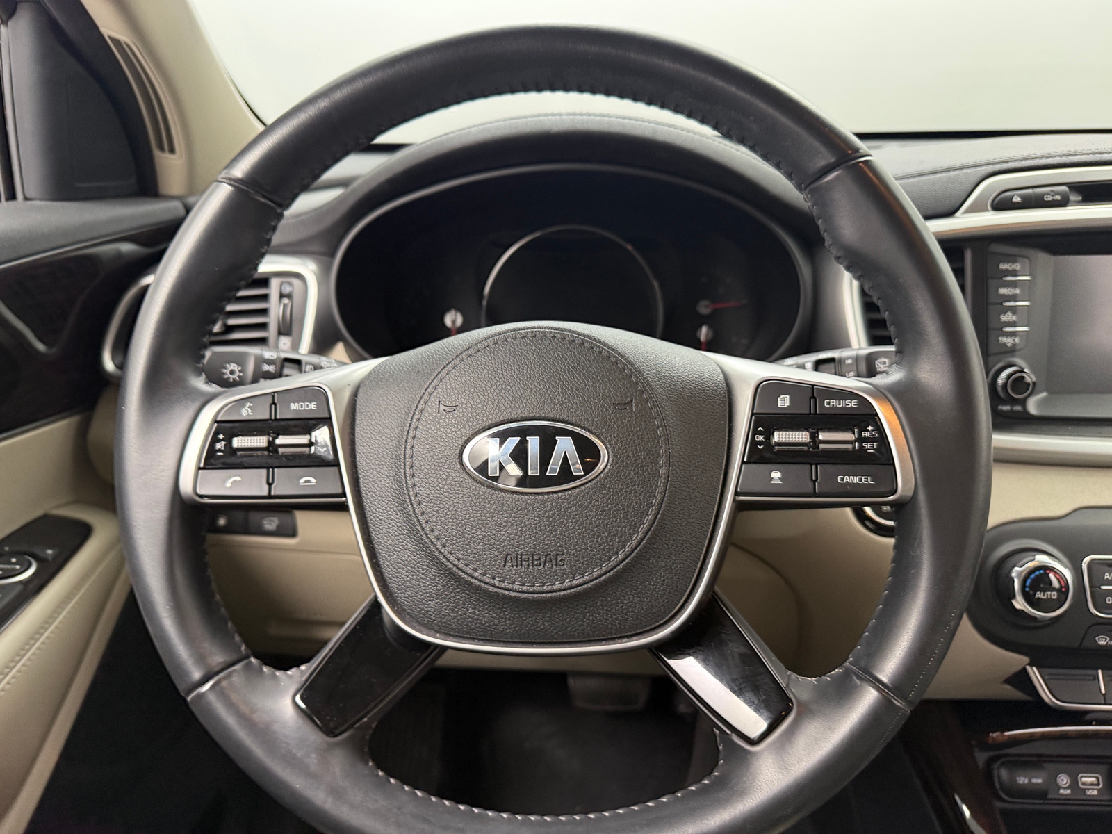 Thumbnail: 2019 Kia Sorento - 4